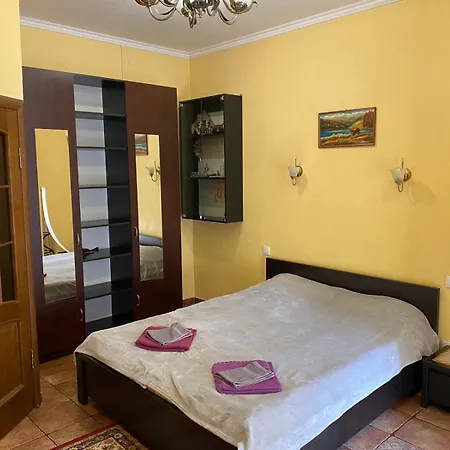 Apartmenti Near Opera Theater *