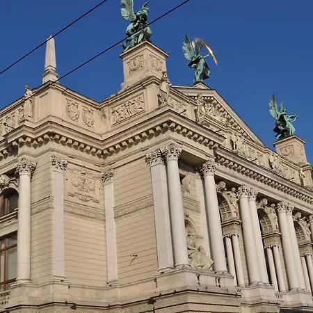 Apartment Apartmenti Near Opera Theater