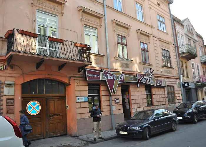 Apartmenti Near Opera Theater Apartment